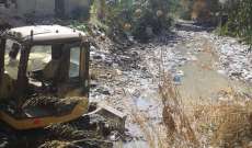 وزارة الاشغال بدأت بتنظيف مجرى نهر الغدير: نرجو عدم رمي النفايات كي لا يطوف النهر