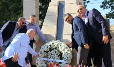 وفد من لائحة صوت الناس وضعت اكليلا من الزهر على النصب التذكاري لمعروف سعد