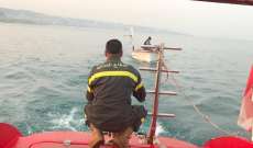 الدفاع المدني: سحب زورق للصيد على متنه 4 أشخاص إلى ميناء الجيه بعد تعطل محركه