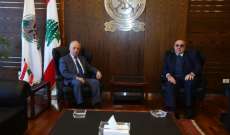 حمدان التقى وزير الدفاع ودعا اللبنانيين إلى حماية جيشهم الوطني ضد حملات التشكيك الاعلامية