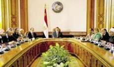 "العربية": إستقالة 10 وزراء مصريين من حكومة قنديل