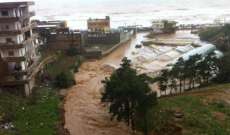 مقتل 11 قروياً بجزيرة جافا الإندونيسية اثر الانهيارات الأرضية والفيضانات
