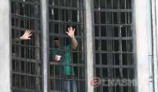 النشرة: مقاطع فيديو لتعذيب موقوفين برومية تثير غضب الاسلاميين بطرابلس