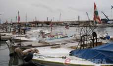 النشرة: غرق مركب قبالة ميناء الصيادين في صيدا بسبب الأمواج