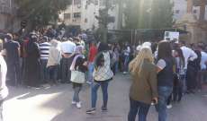 أحزاب الـ"LAU" تتّحد في اعتصام طلابي مطلبي: الادارة تخلق الكراهية بيننا