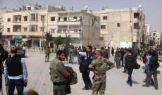 الجيش السوري يرفع العلم السوري في الساحة الرئيسية لمدينة يبرود
