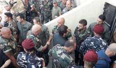الحريري وقائد الجيش يتفقدان الوحدات العسكرية في مواقع استعادها الجيش