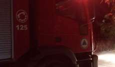 الدفاع المدني: حريق اسلاك إمداد بالطاقة الكهربائية في صور