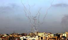 القناة 12 الإسرائيلية: إطلاق 30 صاروخًا من قطاع غزة تجاه الغلاف واندلاع حريق