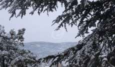 النشرة:الثلوج تساقطت بكثافة في دير الاحمر وسماكة الثلج بلغت 10 سنتمرات