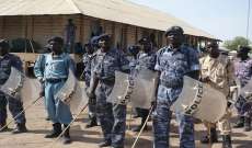 الشرطة السودانية أطلقت الغاز المسيل على متظاهرين أغلقوا الطرقات