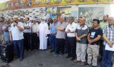 النشرة: لقاء لبناني فلسطيني في عين الحلوة رفضا لقرار وزير العمل 