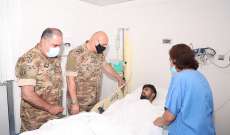 قائد الجيش تفقد جرحى انفجار التليل في المستشفى اللبناني الجعيتاوي