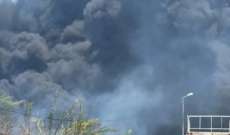 اندلاع حريق ضخم في بؤرة لتجميع البلاستيك على اوتوستراد الدامور