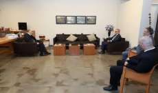  جعجع عرض مع السفير التونسي آخر التطورات السياسية