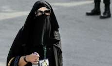 فاينانشيال تايمز: السعودية تعتزم السماح للنساء بالسفر من دون إذن السفر
