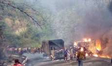 مقتل 53 شخصا احتراقا وإصابة 29 آخرين نتيجة اصطدام حافلة بشاحنة في الكاميرون 