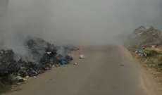  مجهولون يحرقون أكوام نفايات في خراج كفرحبو