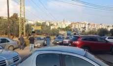 قطع الطريق العام في بتوراتيج - الكورة احتجاجاً على تردي الوضعين البيئي والأمني في المنطقة