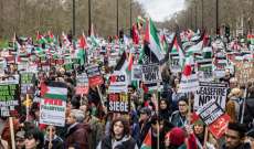 عشرات الآلاف شاركوا بمسيرة مؤيدة لفلسطين في لندن والشرطة اعتقلت 12 شخصًا