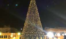 اضاءة شجرة الميلاد في ساحة القسم في صور
