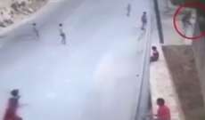 النشرة: طفل سوري سقط من فوق جدار بإرتفاع 10 أمتار ببقسطا ولم يصب بأي أذى