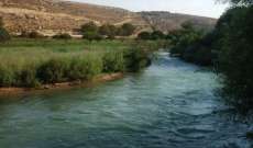  غرق طفلين سوريين في مجرى نهر الغزيل والصليب الاحمر نقل جثتيهما