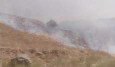 الدفاع المدني والأهالي يحاولون إخماد حريق في بلدة الماري بحاصبيا