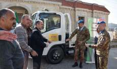 شاحنة لجمع النفايات من اليونيفيل الايطالية لبلدية الطيري في قضاء بنت جبيل