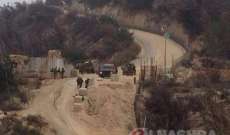  النشرة: قوة اسرائيلية تتفقد البوابة الحديدية في الجزء المحتل من بلدة العباسية 