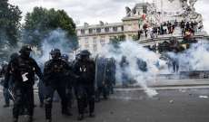 الشرطة الفرنسية تطلق الغاز المسيل للدموع لتفريق متظاهرين وسط باريس