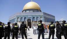 عشرات المستوطنين يقتحمون باحات المسجد الأقصى بحماية شرطة اسرائيل