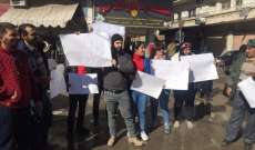 النشرة: احتجاج في عرسال ضد العمالة السورية والنازحين السوريين في البلدة
