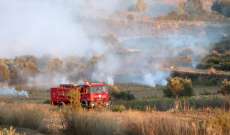 الدفاع المدني يعمل على اخماد حريق تسببت به غارة اسرائيلية على كفركلا