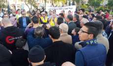 اعتصام في ساحة التل طرابلس احتجاجا على تنفيذ المرأب في وسطها 