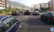 جريح نتيجة تصادم بين 3 مركبات وانقلاب احداها على اوتوستراد كازينو لبنان
