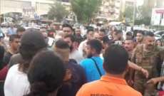 محتجون قطعوا الطريق عند ساحة عبد الحميد كرامي