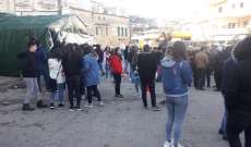 النشرة: طلاب المدارس والثانويات في حاصبيا اعتصموا أمام سراي الشهابية