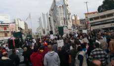 ناشطون في طرابلس يعتصمون في ساحة عبد الحميد كرامي بطرابلس احتجاجا على الفساد