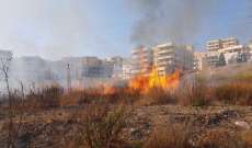 النشرة:اندلاع حريق في قطعة ارض محاذية لاوتوستراد احمد نجيب الشماع 