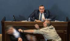 شجار بين نواب في برلمان جورجيا بسبب مشروع قانون 