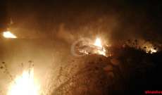 النشرة: الدفاع المدني عمل على إخماد حريق بمعمل للبلاستيك بين بلديتي البازورية وعين بعال