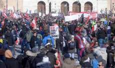 الآلاف شاركوا في تظاهرة ضد قيود احتواء "كورونا" بالعاصمة النمساوية فيينا