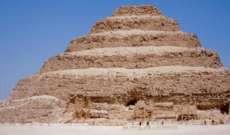 الغارديان: أقدم اهرامات مصر قد يتعرض للتدمير على يد من يقومون بترميمه