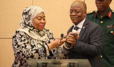 رئيسة تنزانيا أدت اليمين الدستورية لتصبح أول امرأة تتولى هذا المنصب بالبلاد