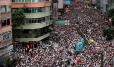 مئات المتظاهرين يحتشدون أمام مبنى البرلمان في هونغ كونغ