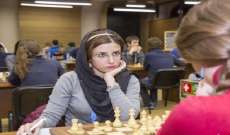 الاتحاد الإيراني فصل لاعبة شطرنج لخلعها الحجاب