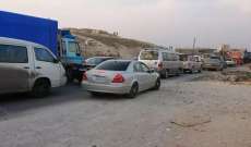 النشرة:قطع طريق بعلبك - حمص الدولية بمحلة التل الابيض من قبل أصحاب الشاحنات