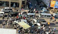 انقلاب شاحنة امام أفران ابراهيم على تقاطع كنيسة مار مخايل الشياح وزحمة سير خانقة في المحلة