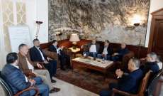 إجتماع لمسؤولي الأحزاب في الشويفات مع محافظ جبل لبنان ونقاش حول أوضاع المدينة